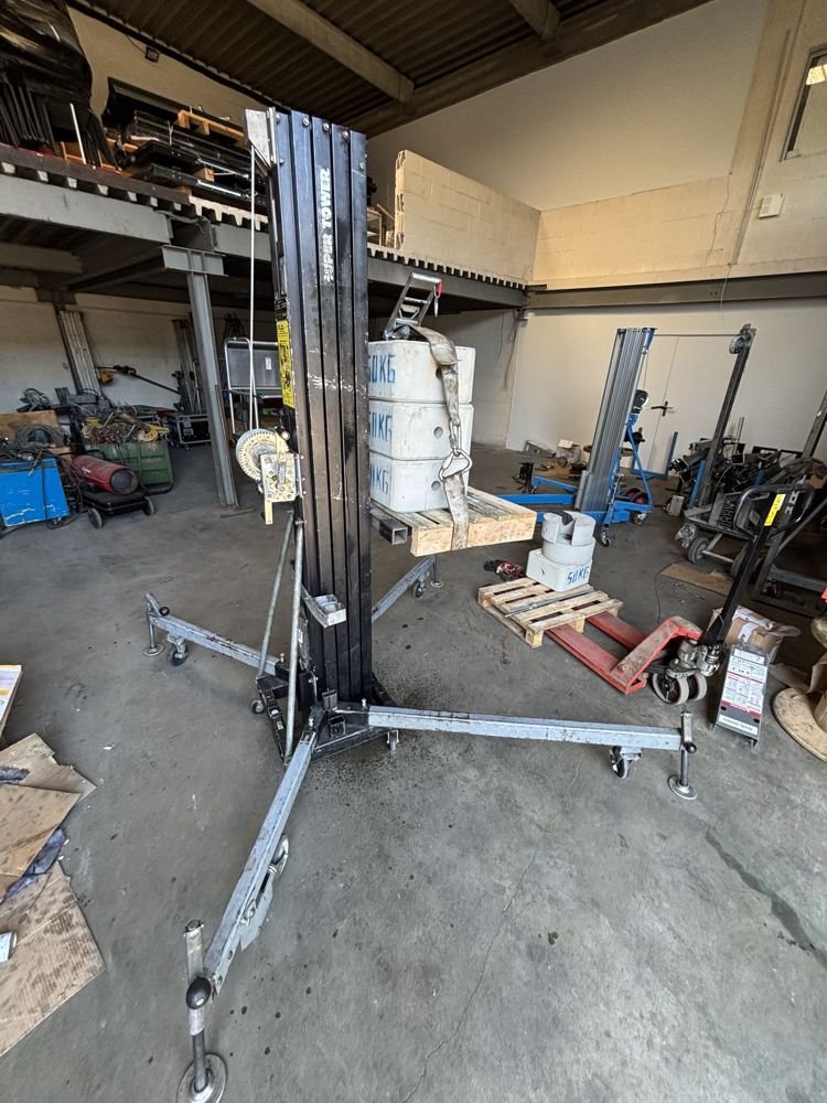 Essai de charge d'un élévateur en atelier
